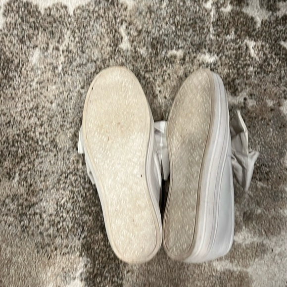 Nine West shoes white with bow - Picture 2 of 3